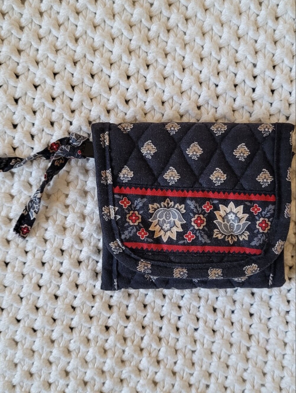 Vera Bradley 100% Cotton Quilted Trifold Wallet In Black & Red Lotus Print